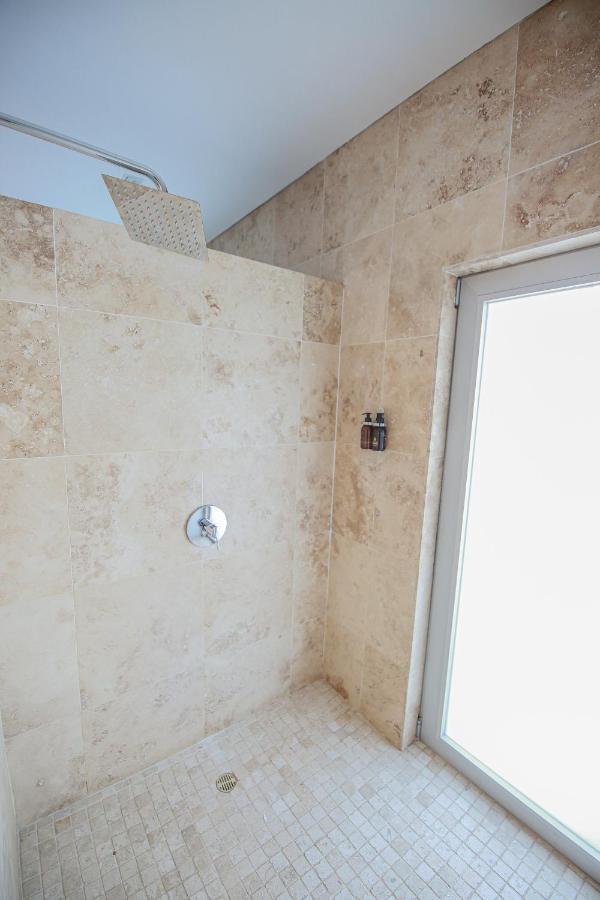 Suite 9 The Village Windhoek Esterno foto